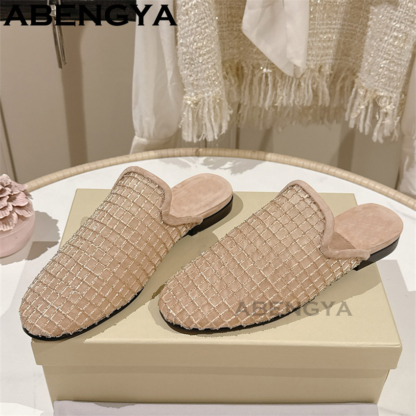 Błyszczące, koronkowe, siatecz – The Ethnic Fashion recenzja i cena